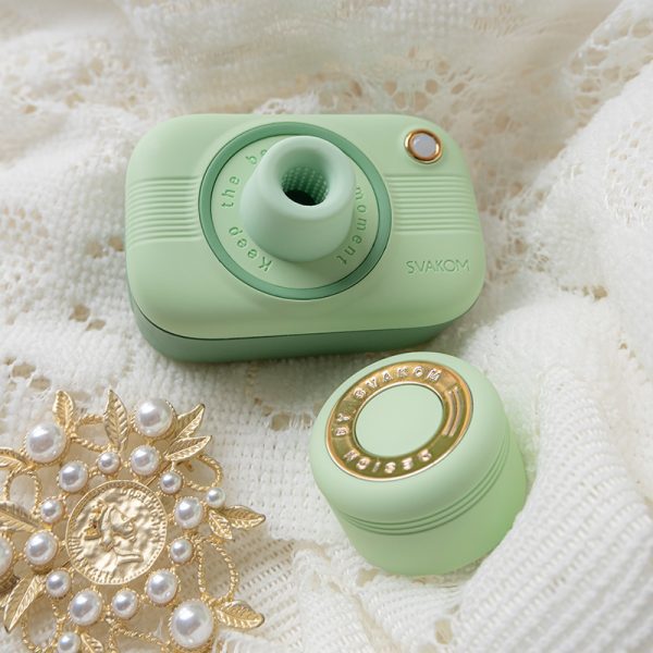 【Vibrator】Camera Sucking Toy Green - Lunarlulu