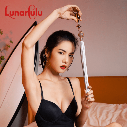 【Bondage】Anal plug and lash - Lunarlulu